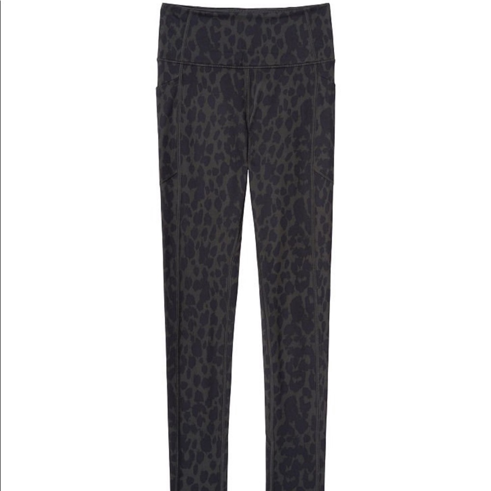 Victoria’s Secret Black Cheetah 7/8 Legging
